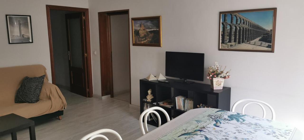 Villa "Luna De Segovia" Leganes Luaran gambar